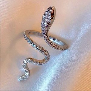 SNAKE DESIGN RHINESTONE RING